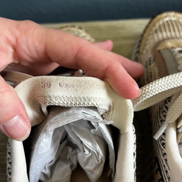 ✨CHLOE✨EXCELLENT CONDITION✨AVAILABLE NOW @ SAKS $895✨Nama Mixed Media Platform - Picture 4 of 13